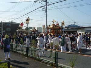 十二神社神輿とぶっつけ 手前が福島神社神輿